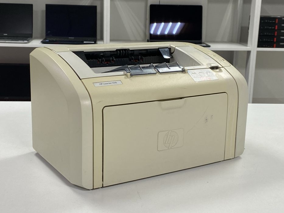 Лазерный Принтер HP Laserjet 1018 в хорошем состоянии (Б/У)!