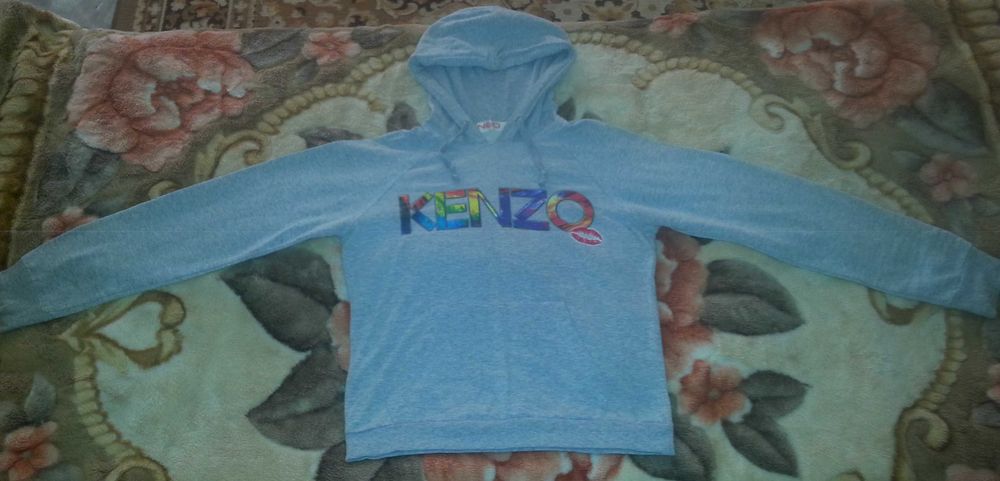 Продаётся спортивная кофта, размер 44