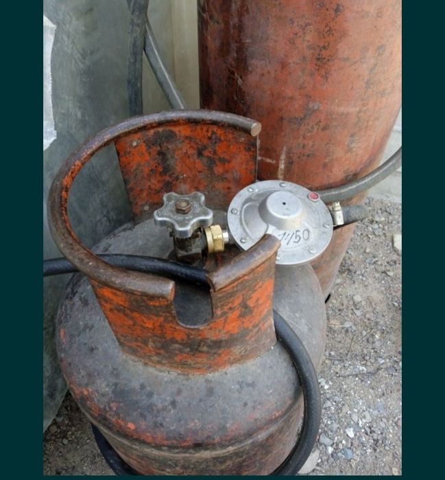 Газ балон с редуктором с газом иполный газом