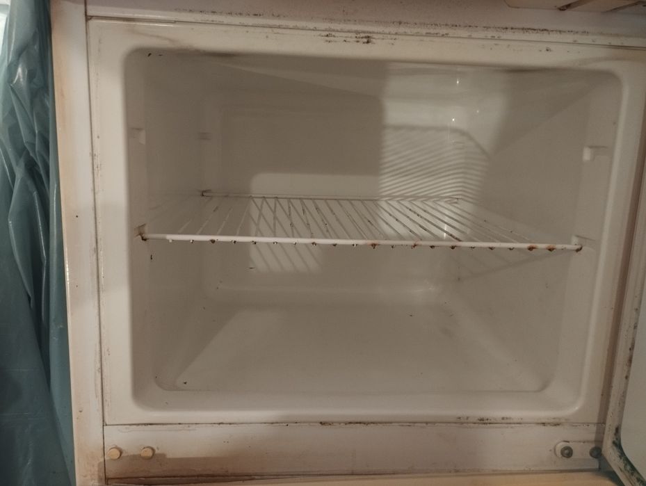 Работещ хладилник Snaige, подарявам