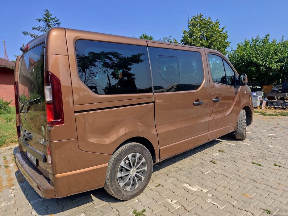 Opel Vivaro 8+1 2016 5 usi