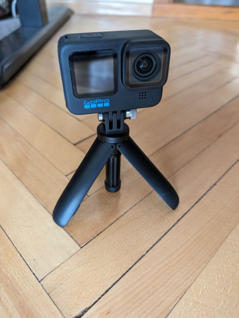 Vand GoPro Hero11 black + accesorii