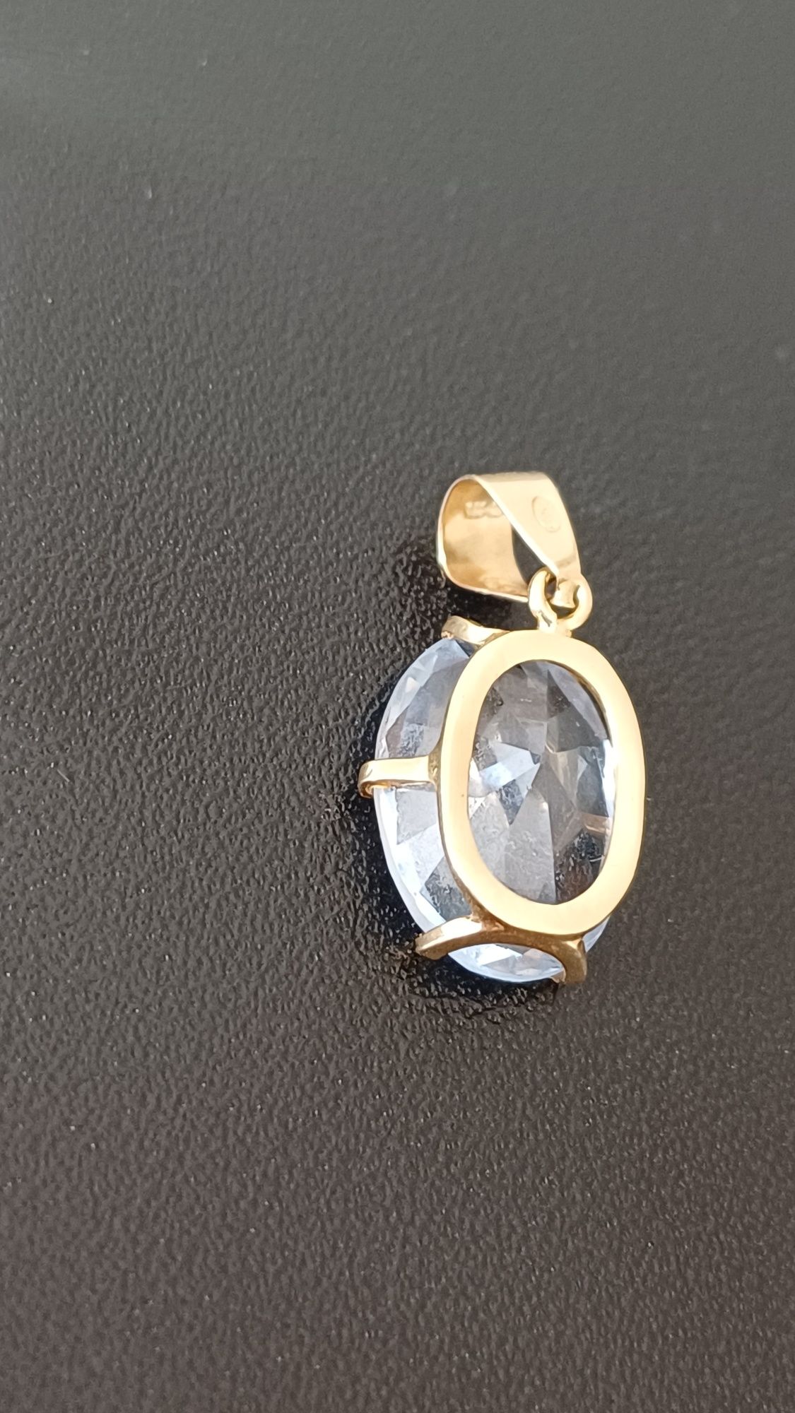 Pandantiv Aur 18k cu piatră de Topaz..2.2g