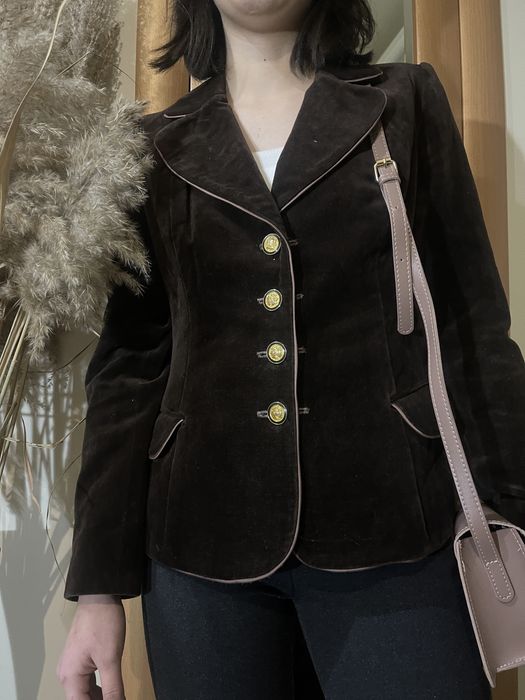 Дорогой пиджак б/у в отличном состоянии.