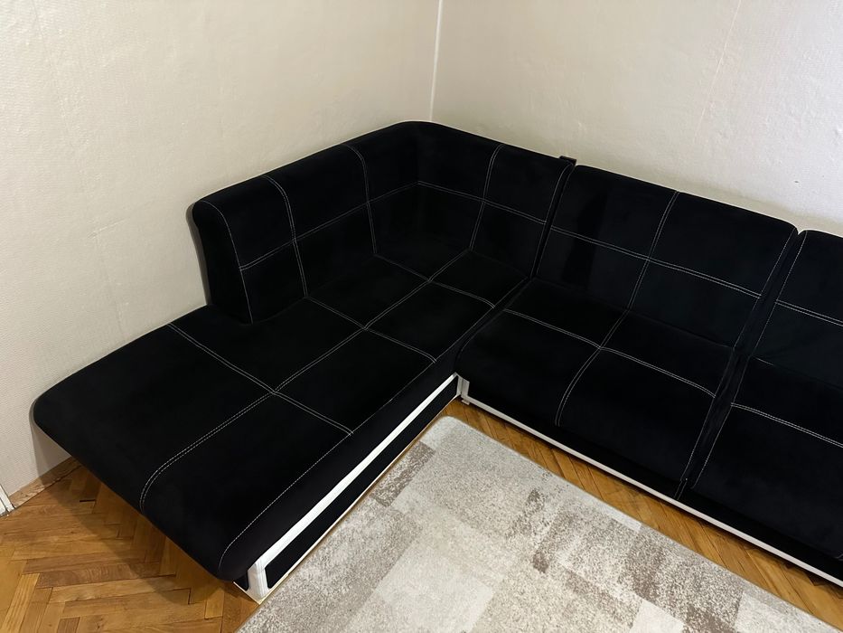 Ъглов диван с лежанка
