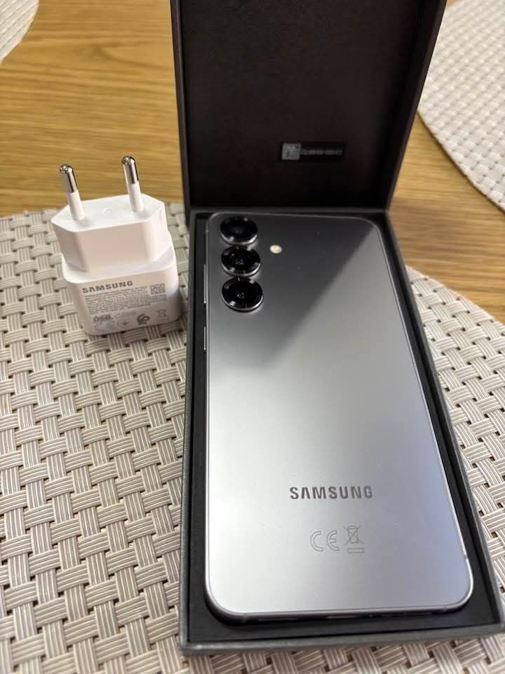 Продавам Samsung s25
