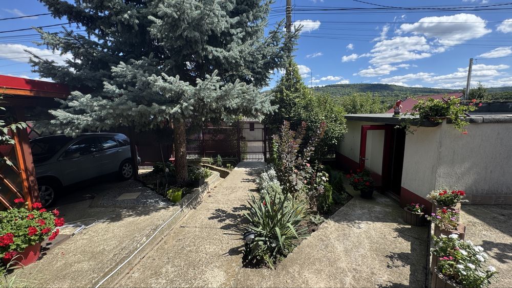 Vila de vanzare 300 mp si teren 500 mp