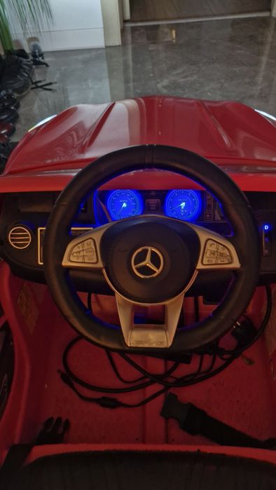 Masinuta Mercedes Roz