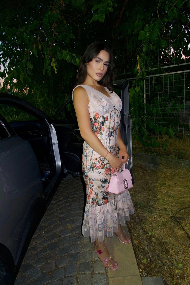 Коктейлна рокля по модел Miss Rosier размер S и M последен