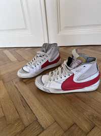 Nike Blazer cu logo marit