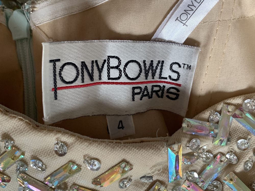 Официална бална дизайнерска рокля Tony Bowls с кристали и пайети