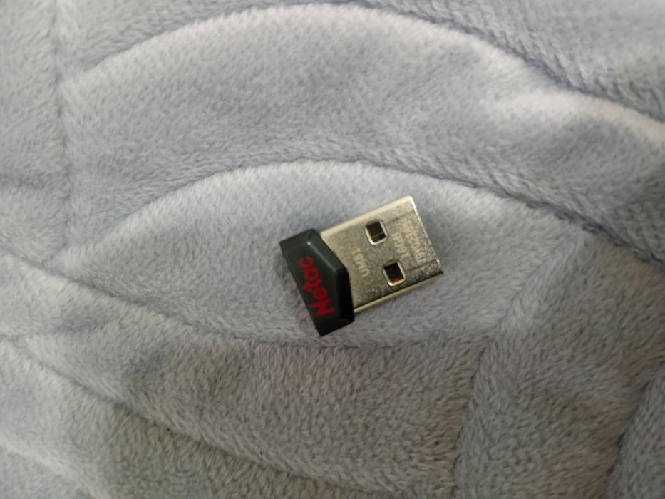 Продам USB флешку 16Гб с установочной виндой 10 32/64 и 11 64бить.
