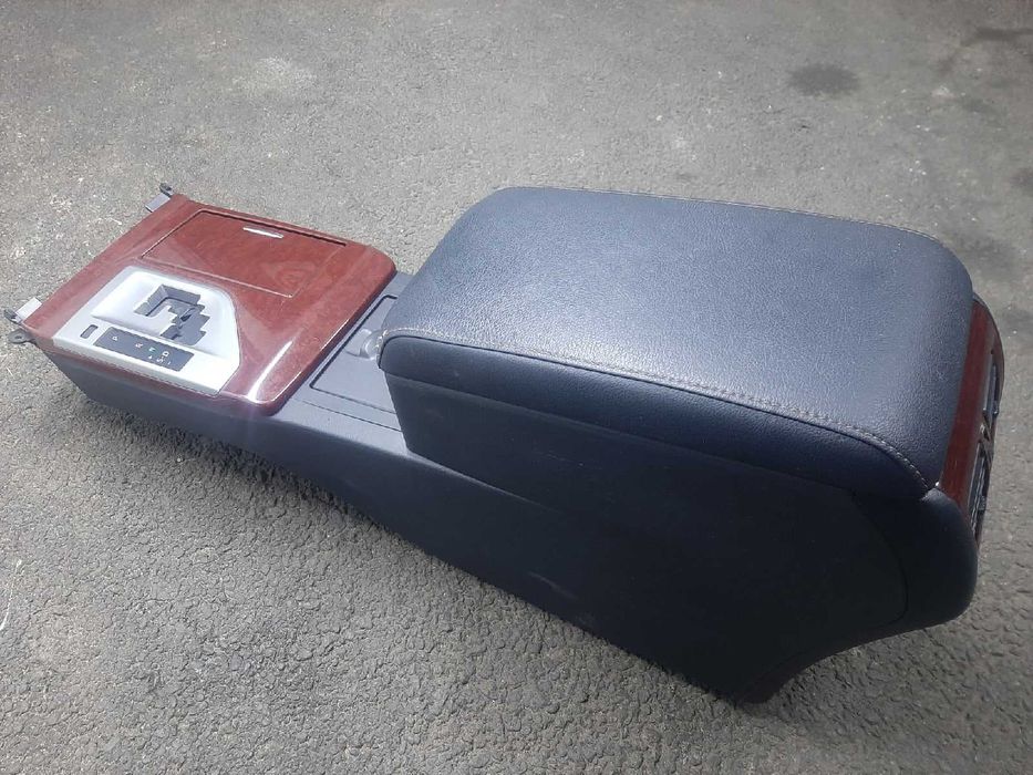 Продам подлокотник в сборе Toyota Camry 50 / 55