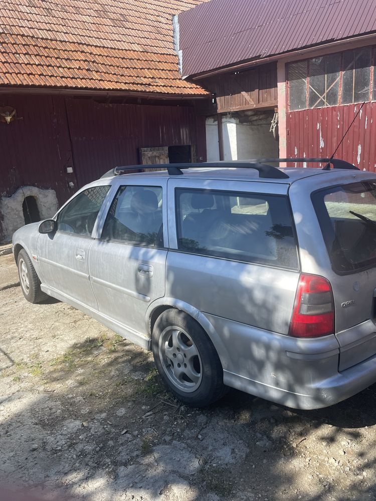 Vand opel vectra B cu mororul defect pentru Rabla sau dezmembrat
