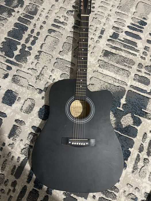 Gitara sotiladi holati yaxshi