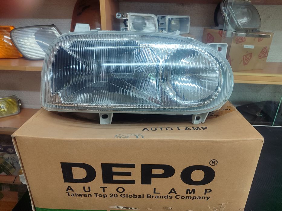 Фары на гольф 3 правый. Депо Тайвань