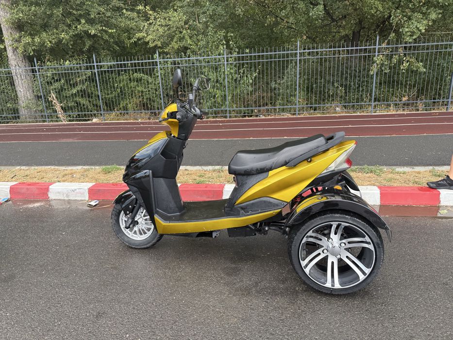 Vand triciclu electric
