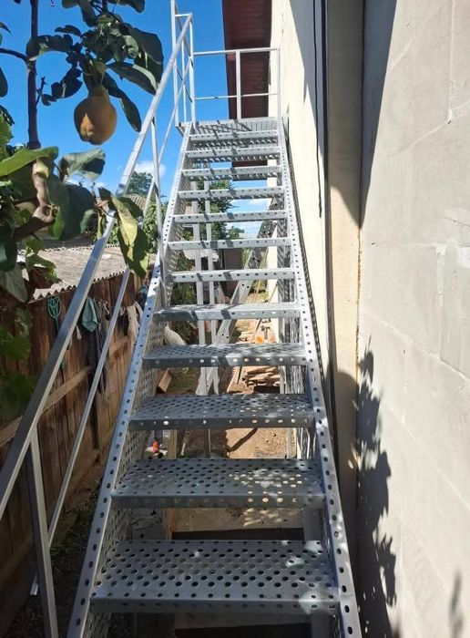 Vând scări zincate la oferirea clientului ne deplasăm ori unde in țara