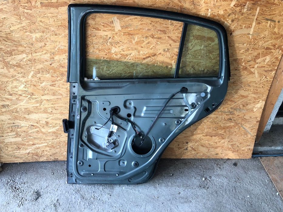 Usa dreapta spate, stanga spate, completa, VW Golf 5 plus, impecabila