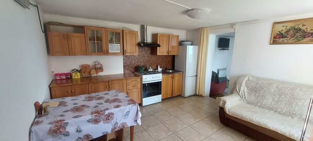 Сдам посуточно деревянный ,благоустройстроенный , отапливаемый.