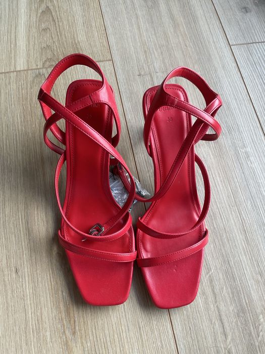 Sandale rosii Bershka