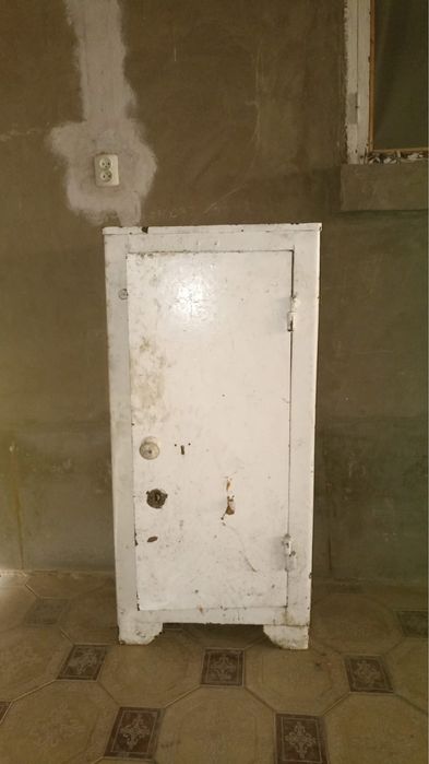 Цейф сейф железный шкаф