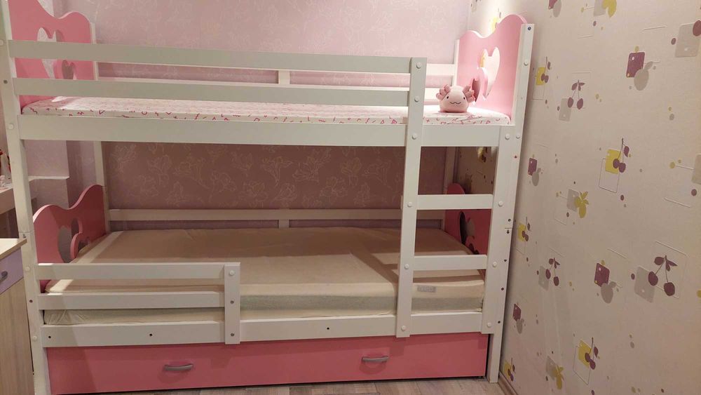 Двуетажно детско легло + бюро и ракла
