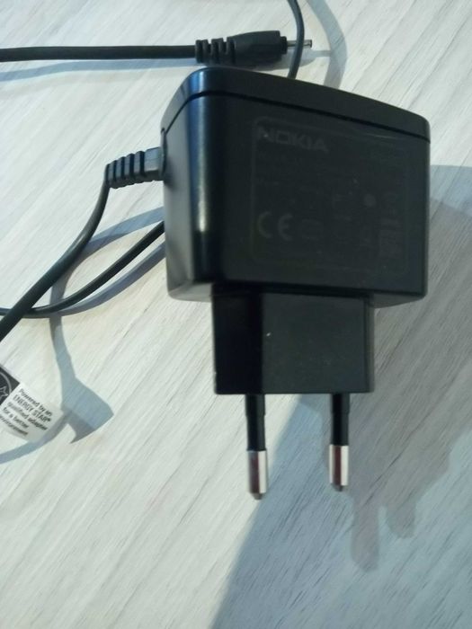 Телефон НОКИА с зарядно