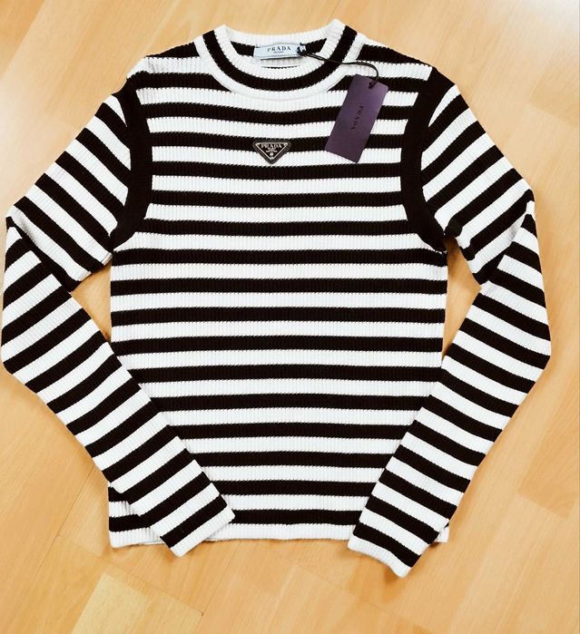 Дамски зимен пуловер PRADA-L/XL размер