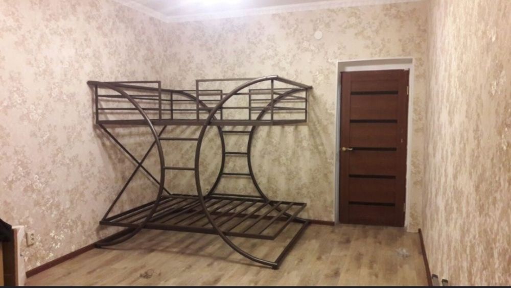 Срочно продам двухяросный кравать