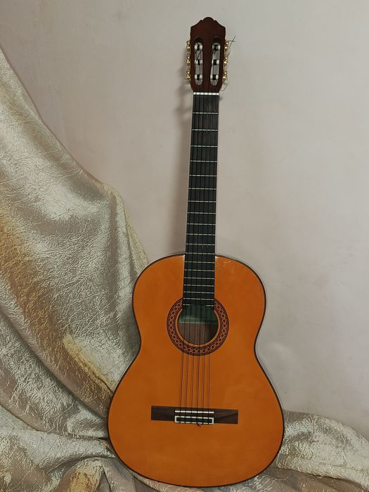 Продам гитару Yamaha C-80 4/4