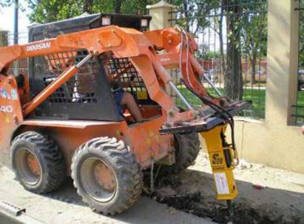 Picon hidraulic pentru motostivuitor