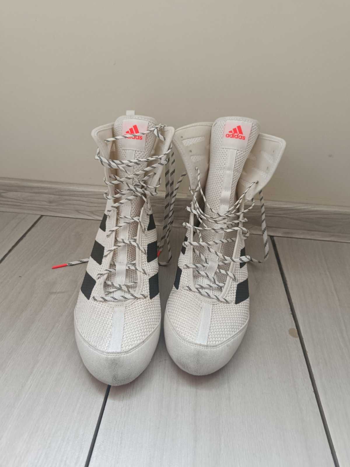 Мъжки боксови обувки Adidas Box Hog 3, бяло-черно, размер 42, GV9975
