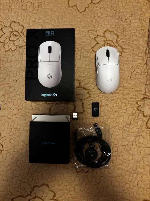 Logitech pro x superlight white