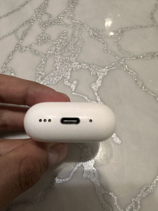 Оригинал кейс airpods 4