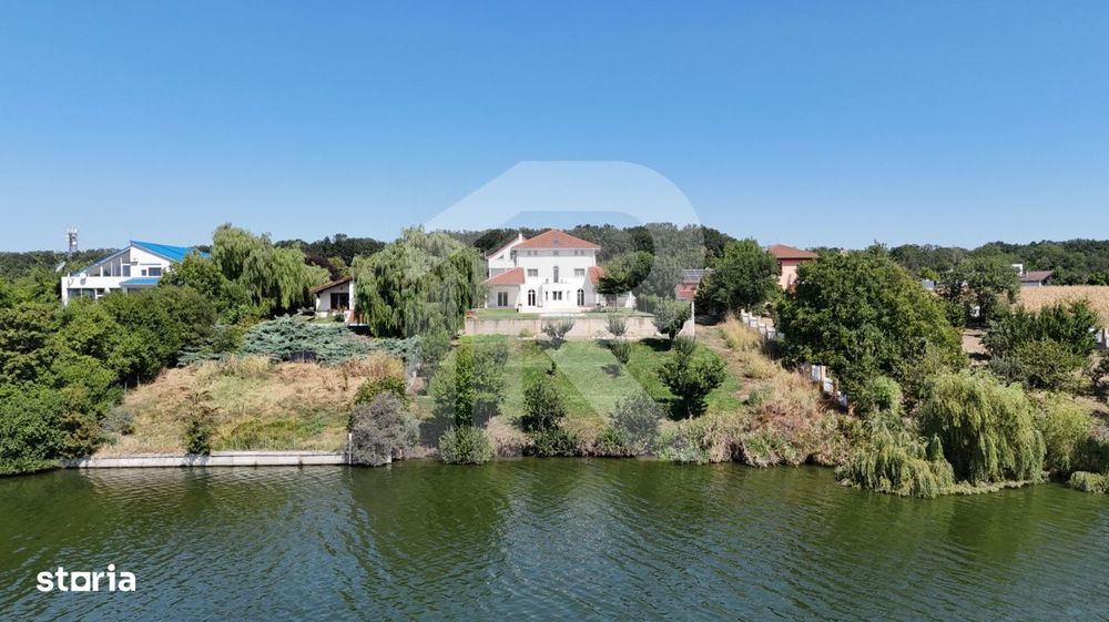 Vila eleganta cu piscina si iesire la Lac – Caciulati, Balotesti