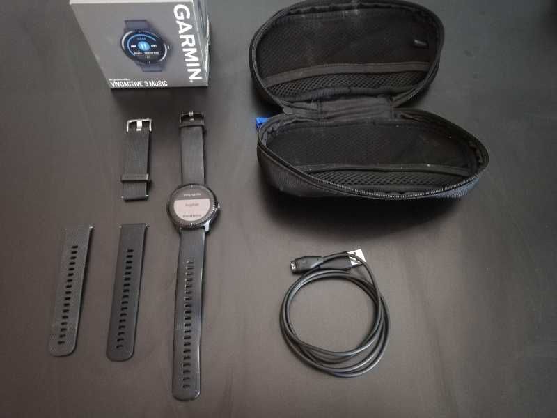 Ceas sport negru - Garmin Vivoactive 3 Music Smartwatch + accesorii