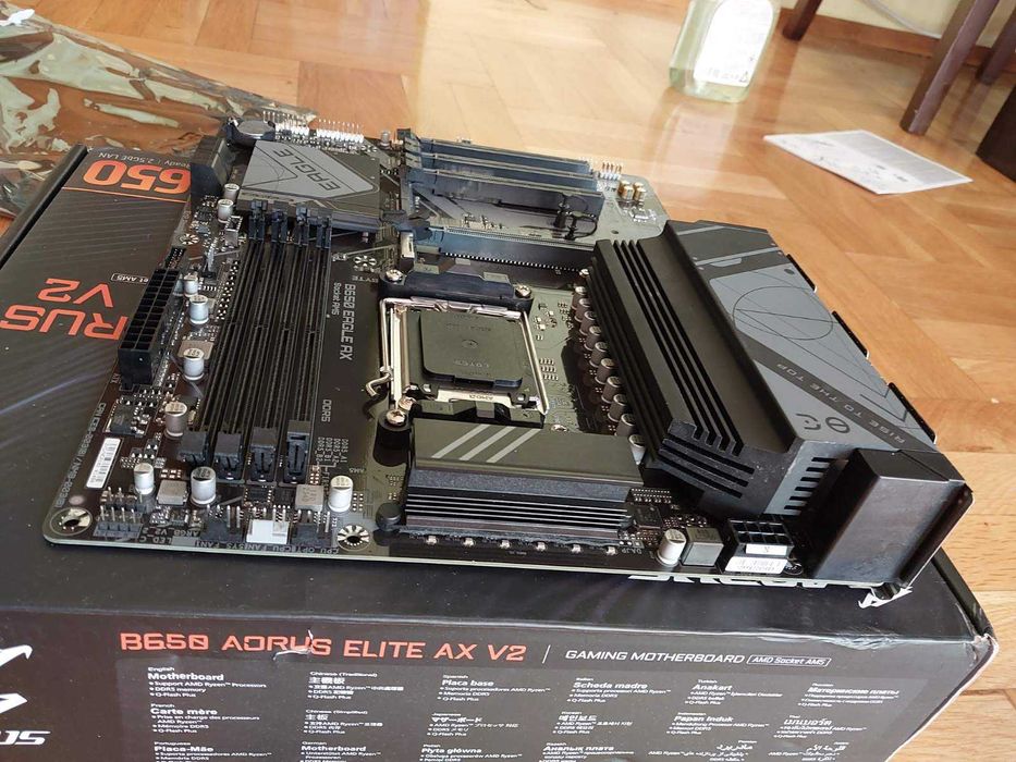 НОВ AMD Ryzen 5 9600X + Gigabyte B650 Eagle AX Wi-Fi