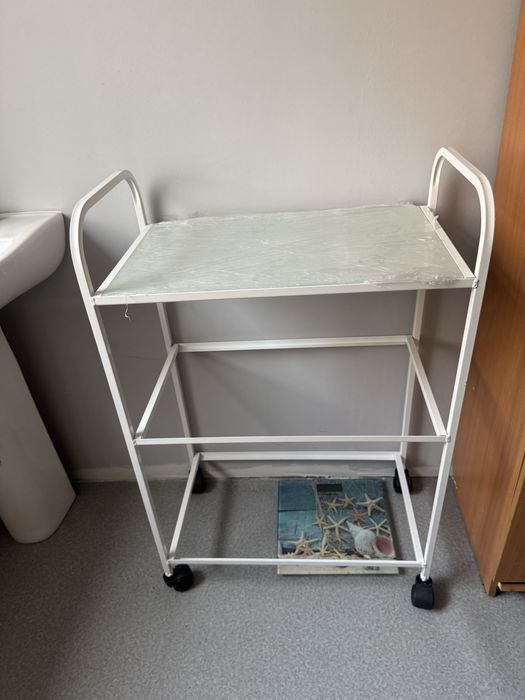 Продам медицинский столик