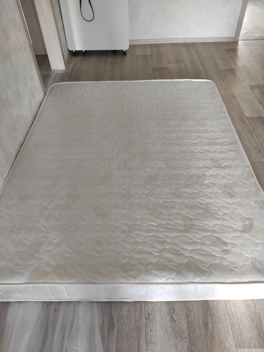 Продам матрас пружинный б/у 160 на 200