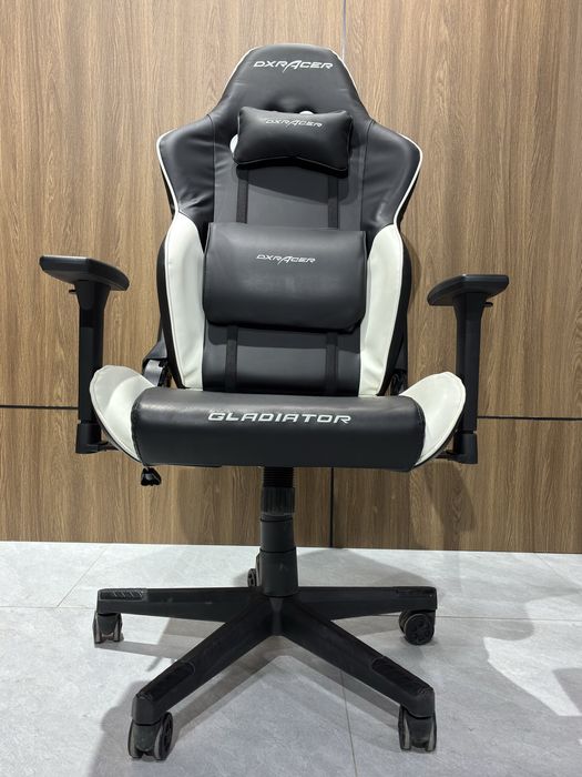 Игровое кресло DXRacer Gladiator. Состояние нового. Недорого.