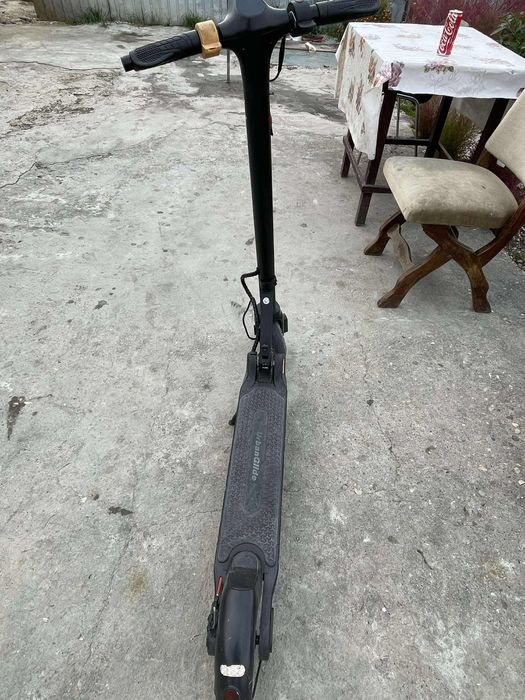 Am o trotinate electrica dac va inyererseaza vine cu incarcator cu tot