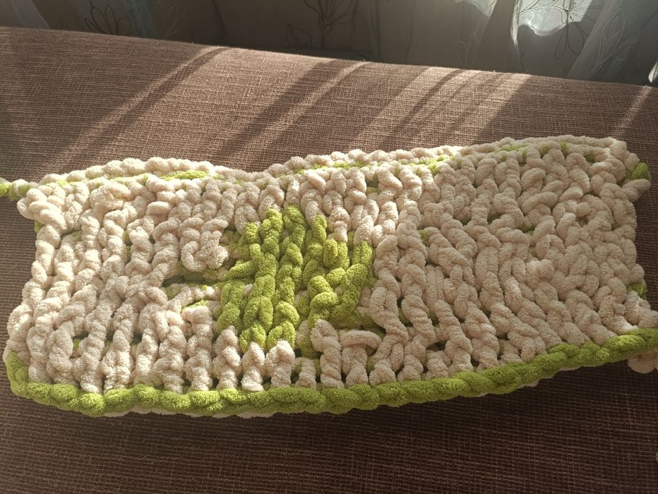 Нещо като шал но за сядане при студени пейки