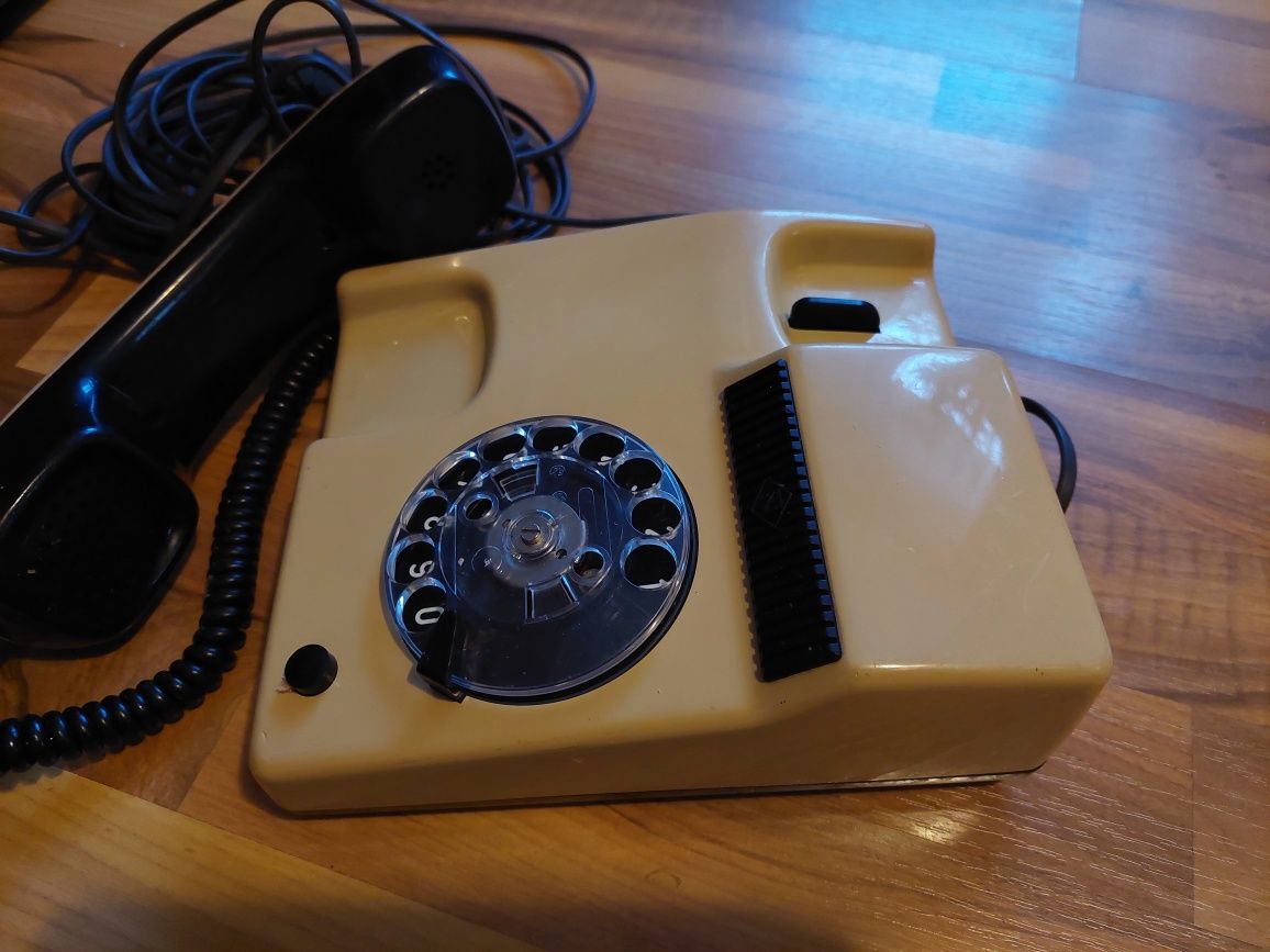 Telefon fix cu disc,de decor,model vechi,vintage,culoare crem