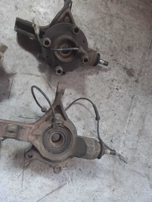 Citroen C3 C4, fuzeta completa cu rulment si senzor ABS