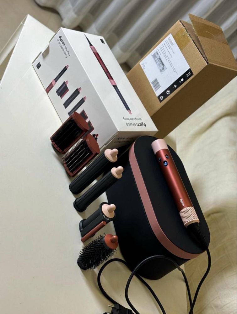 Продается фен Dyson