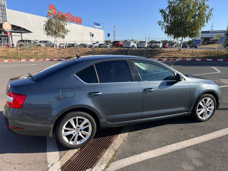 Skoda Octavia 1.0 TSI, DSG, keyless go, distronic, franeaza singura