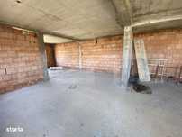 Apartament cu 3 camere, 77 mp, decomandat, curte de 150 mp, zona Dumbr