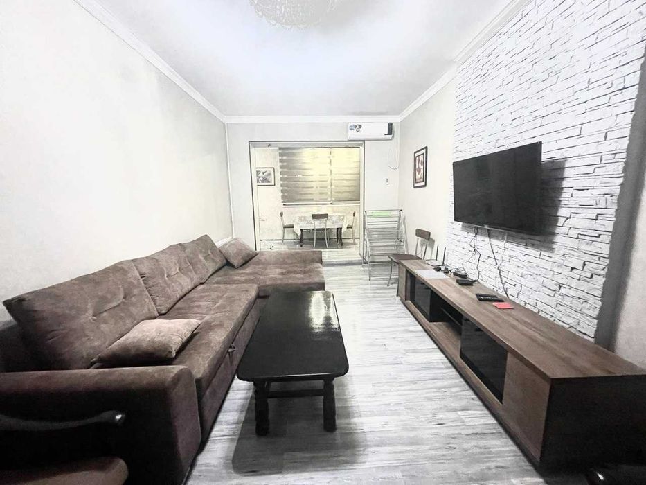 Продается 2 комнатная квартира 2 этаж за Гранд Мир отелем