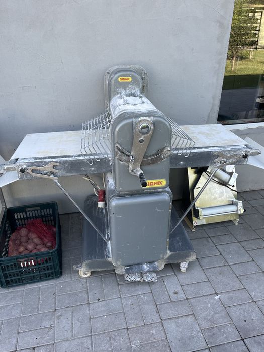 Masina de turat aluat